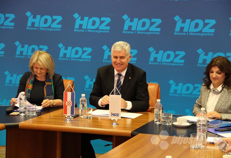 Reakcija Dragana Mektića na predizborni plakat HDZ-a hit na internetu